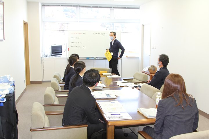 政策提案会議の様子