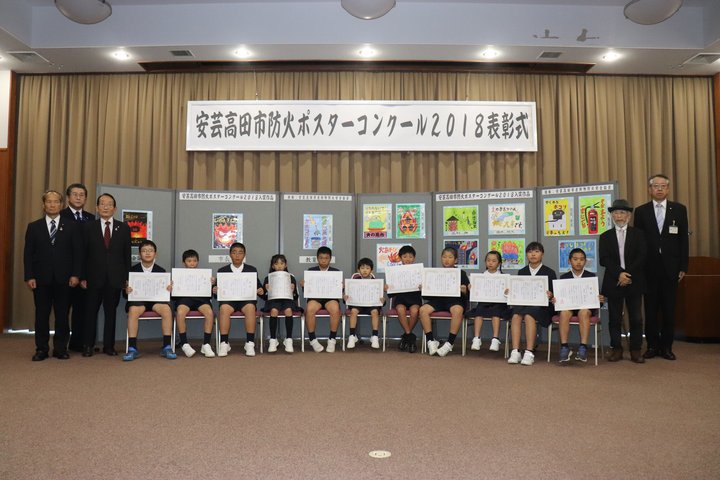入賞者並ぶ