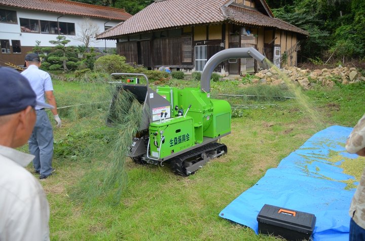 粉砕機により竹木を粉砕